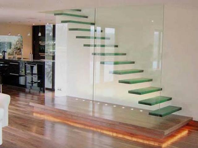 Gradas en acero inoxidable y vidrio | Metalmachine