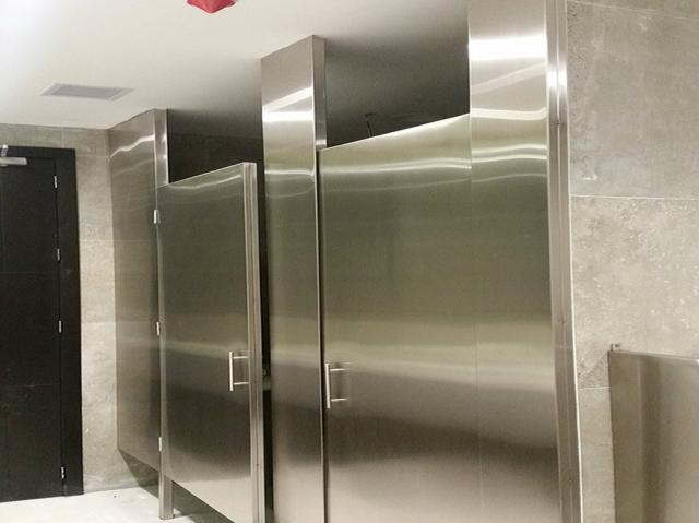 Divisiones de baño en acero inoxidable | Metalmachine